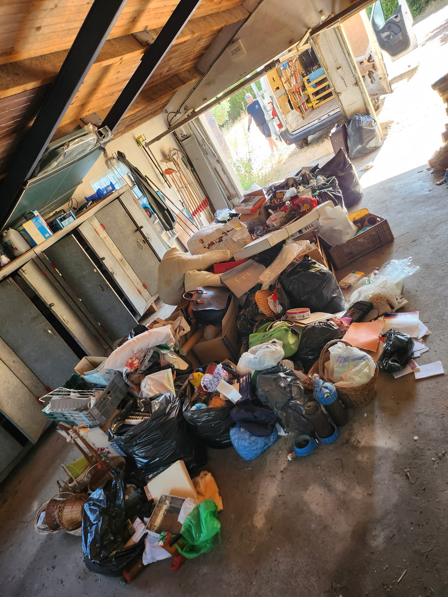 Débarras & désencombrement — garage — avant intervention